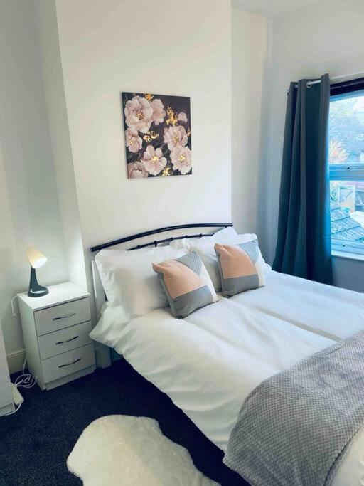 Homely 3 Bed Town House In Coventry City Centre Extérieur photo