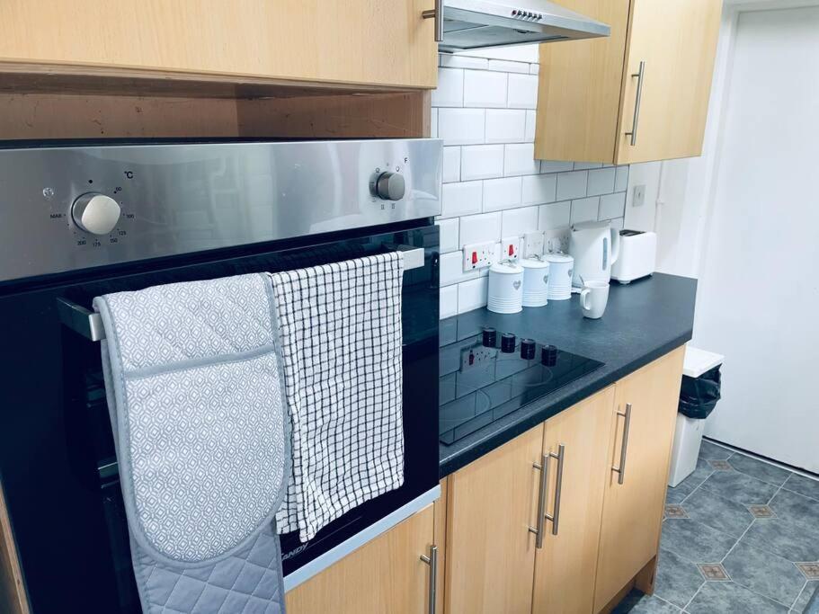 Homely 3 Bed Town House In Coventry City Centre Extérieur photo