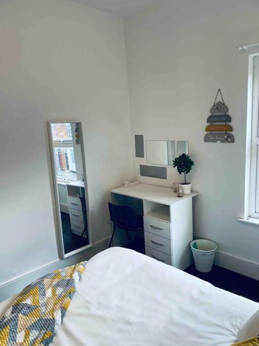 Homely 3 Bed Town House In Coventry City Centre Extérieur photo